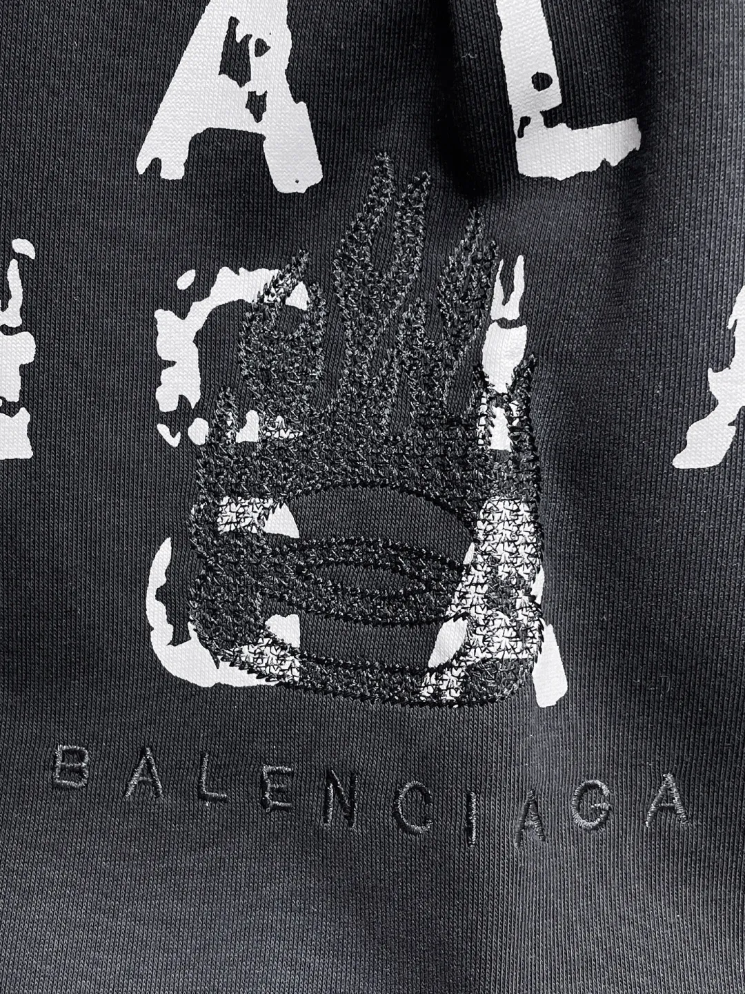 Balenciaga's three-standard complete 2026 summer New Arrival men's casual shorts, advanced custom-made Breathable fabric, Breathable fabric, extremely stretchy and comfortable, impeccable details, top-grade accessories, original logo design concept, delicate and soft feel! The upper body fit is awesome! Size: M-XXXL Please state your height and weight when ordering